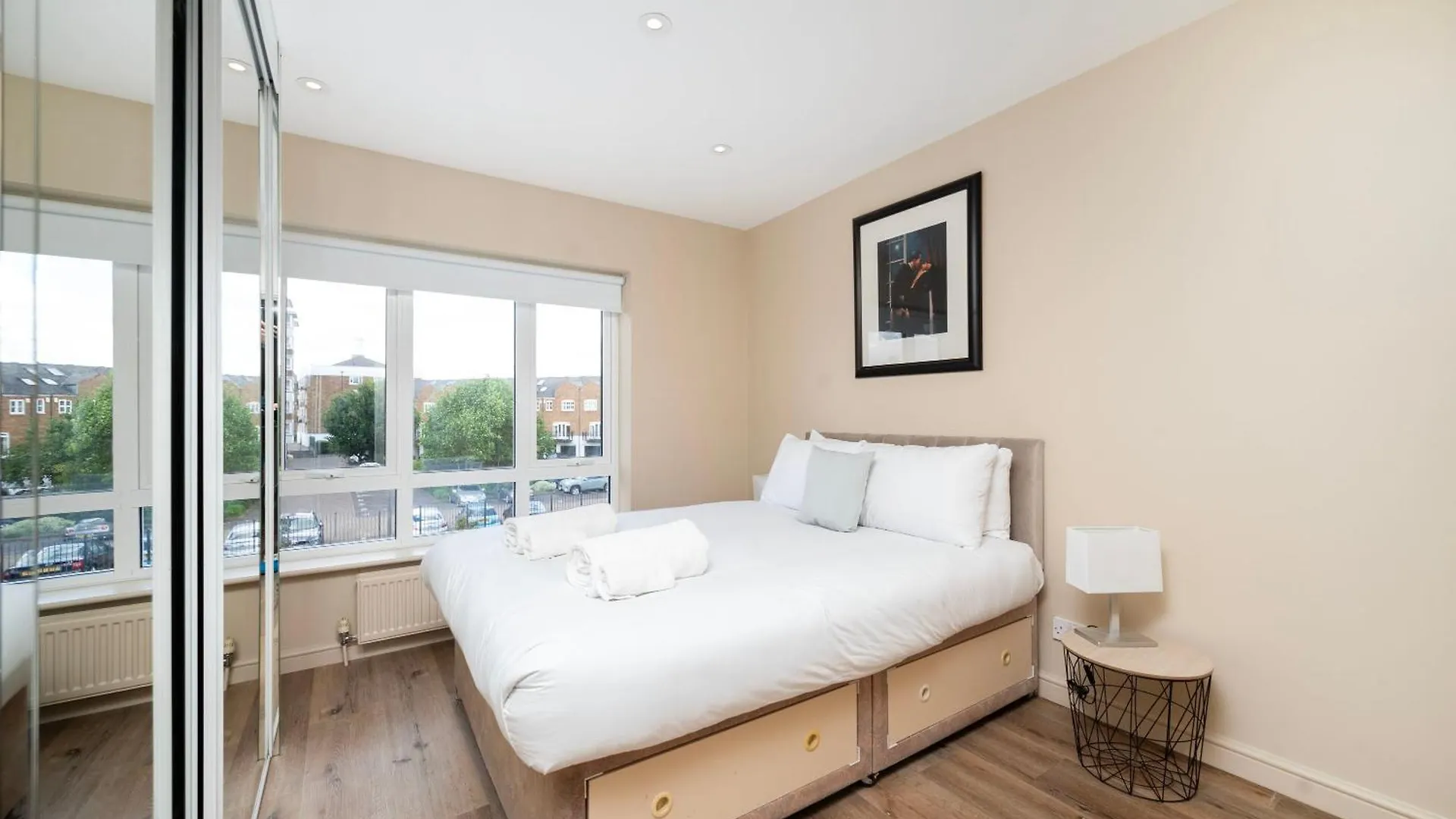 Wonderful 2Br Flat With River Views And Balcony London Apartment