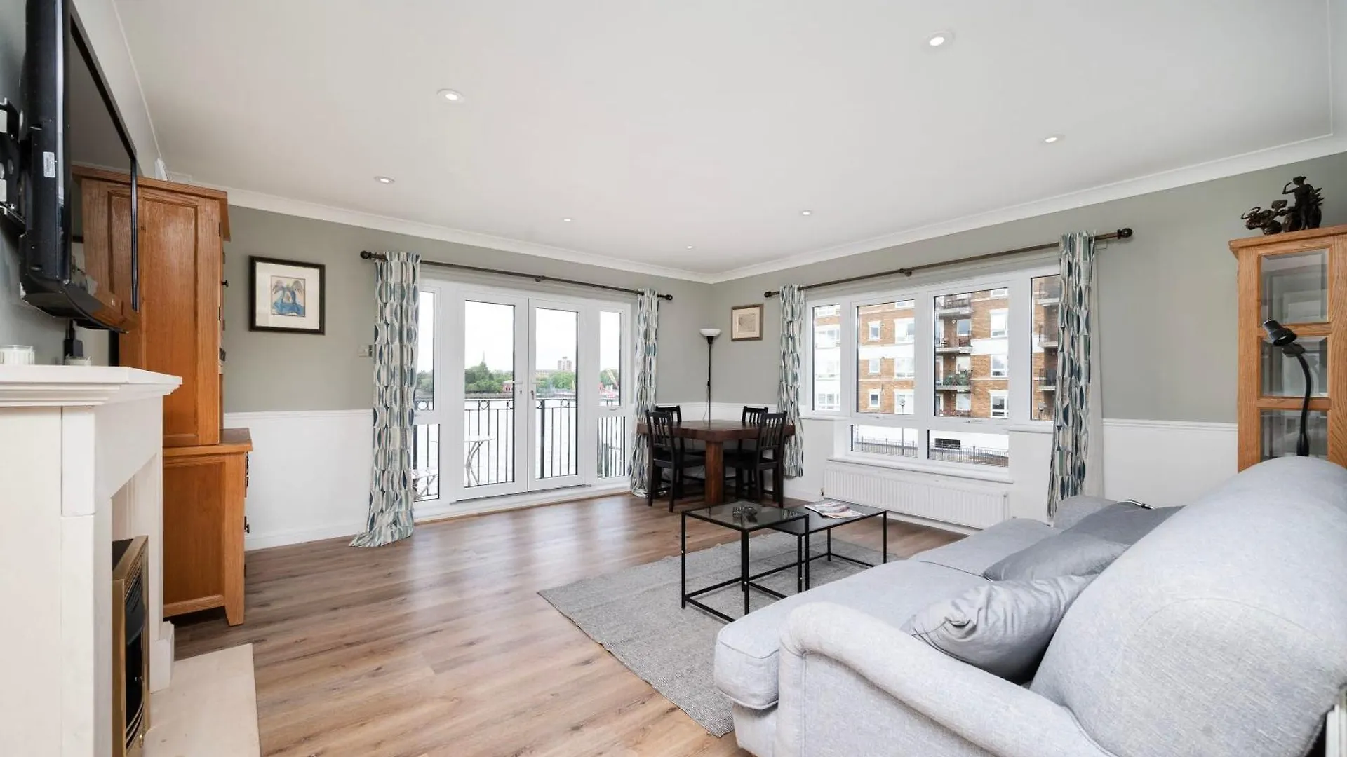 Wonderful 2Br Flat With River Views And Balcony London
