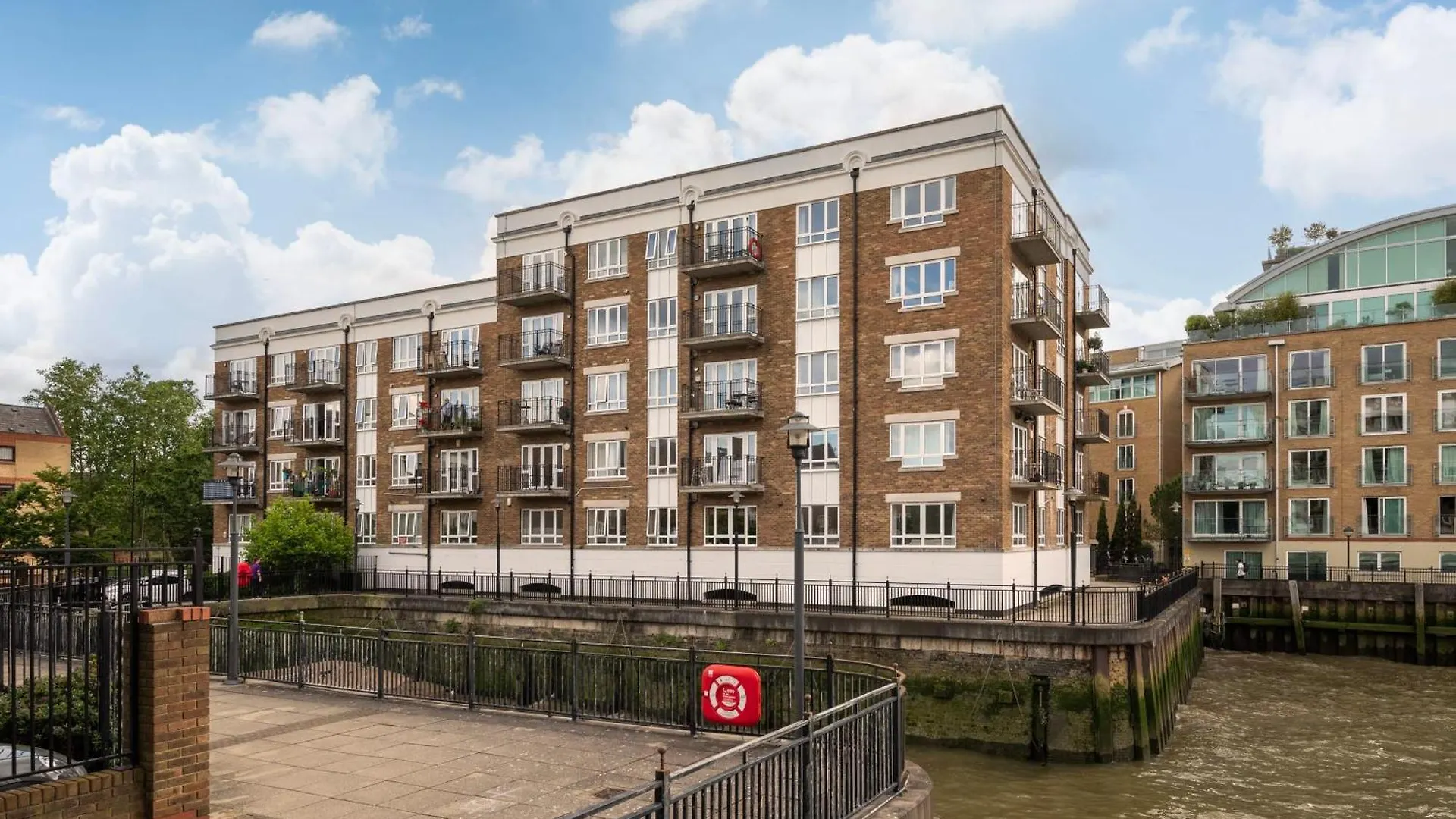 Wonderful 2Br Flat With River Views And Balcony London Apartment