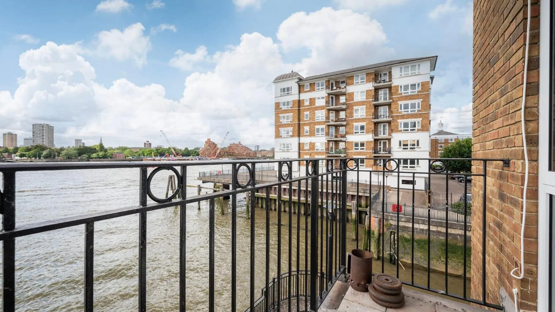 Apartment Wonderful 2Br Flat With River Views And Balcony London United Kingdom