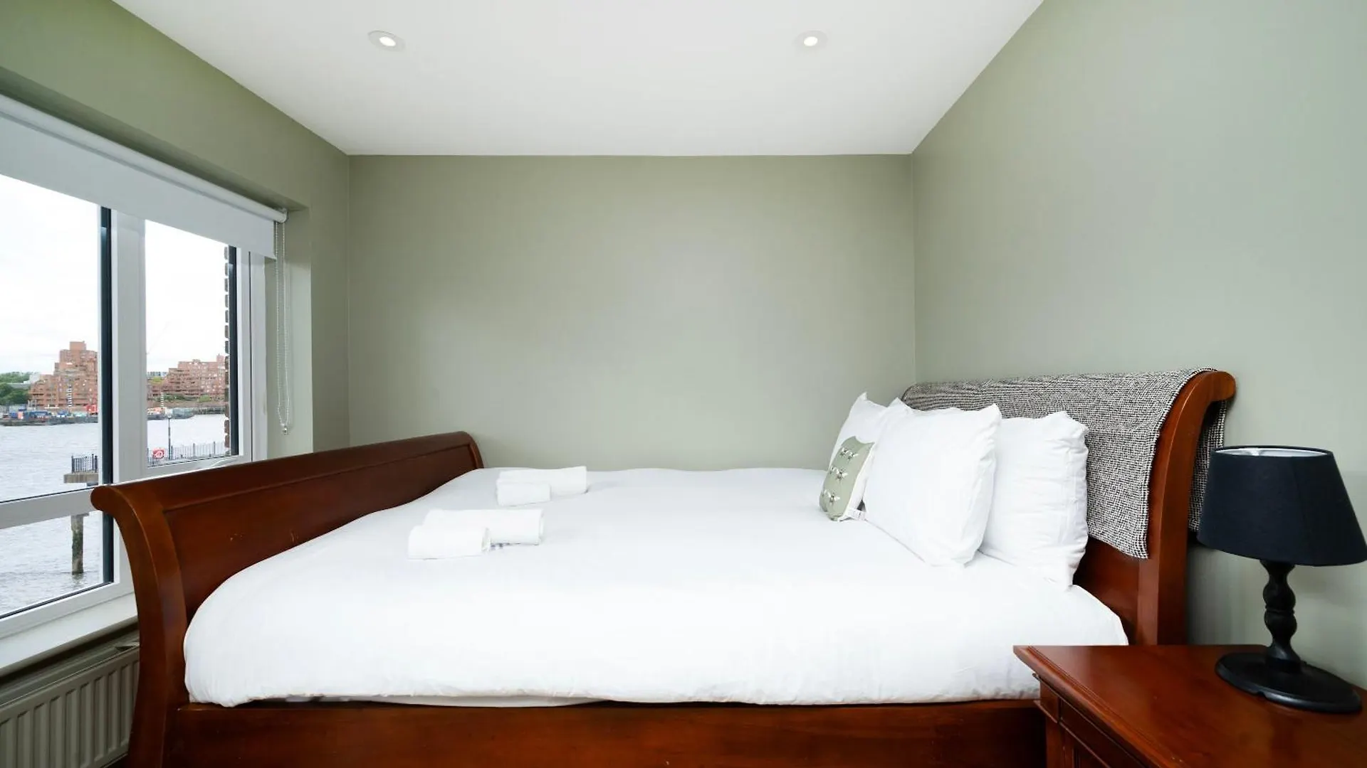 Wonderful 2Br Flat With River Views And Balcony London 0*,